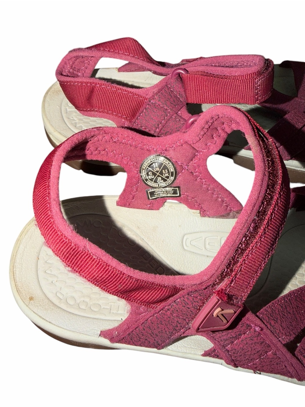 KEEN Rose Sandals Beet Red Berry Closed Toe Hiking Water Shoes Women’s 8.5 - Picture 3 of 4